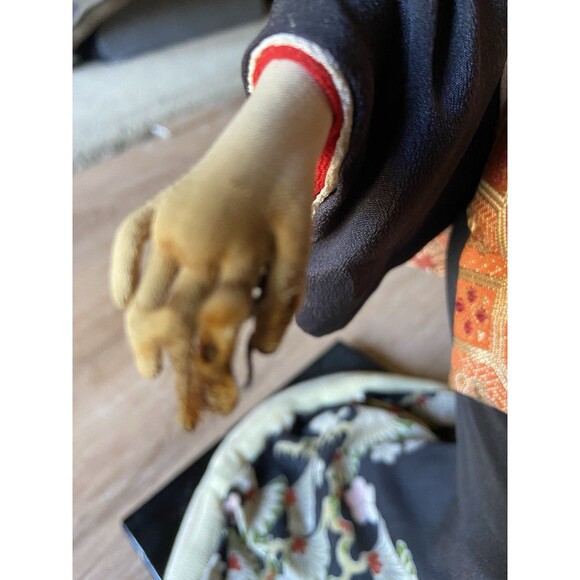 Vintage Handmade Japanese GEISHA DOLL Cloth Face & Hands Black Floral KIMONO - Picture 2 of 7